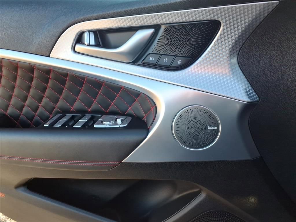 Used 2022 Genesis G70 3.3T image 4