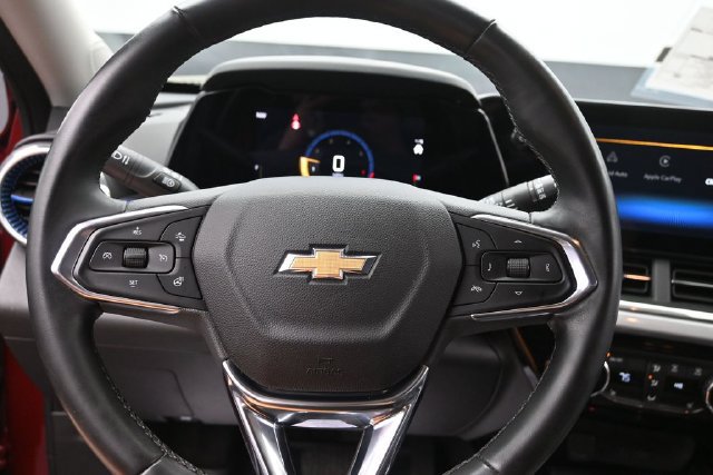 Used 2024 Chevrolet Trax LT w/ Sunroof Package FWD image 26