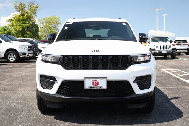 New 2025 Jeep Grand Cherokee Laredo image 2
