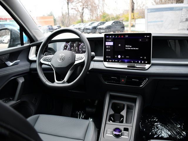 New 2026 Volkswagen Tiguan SE FWD image 18