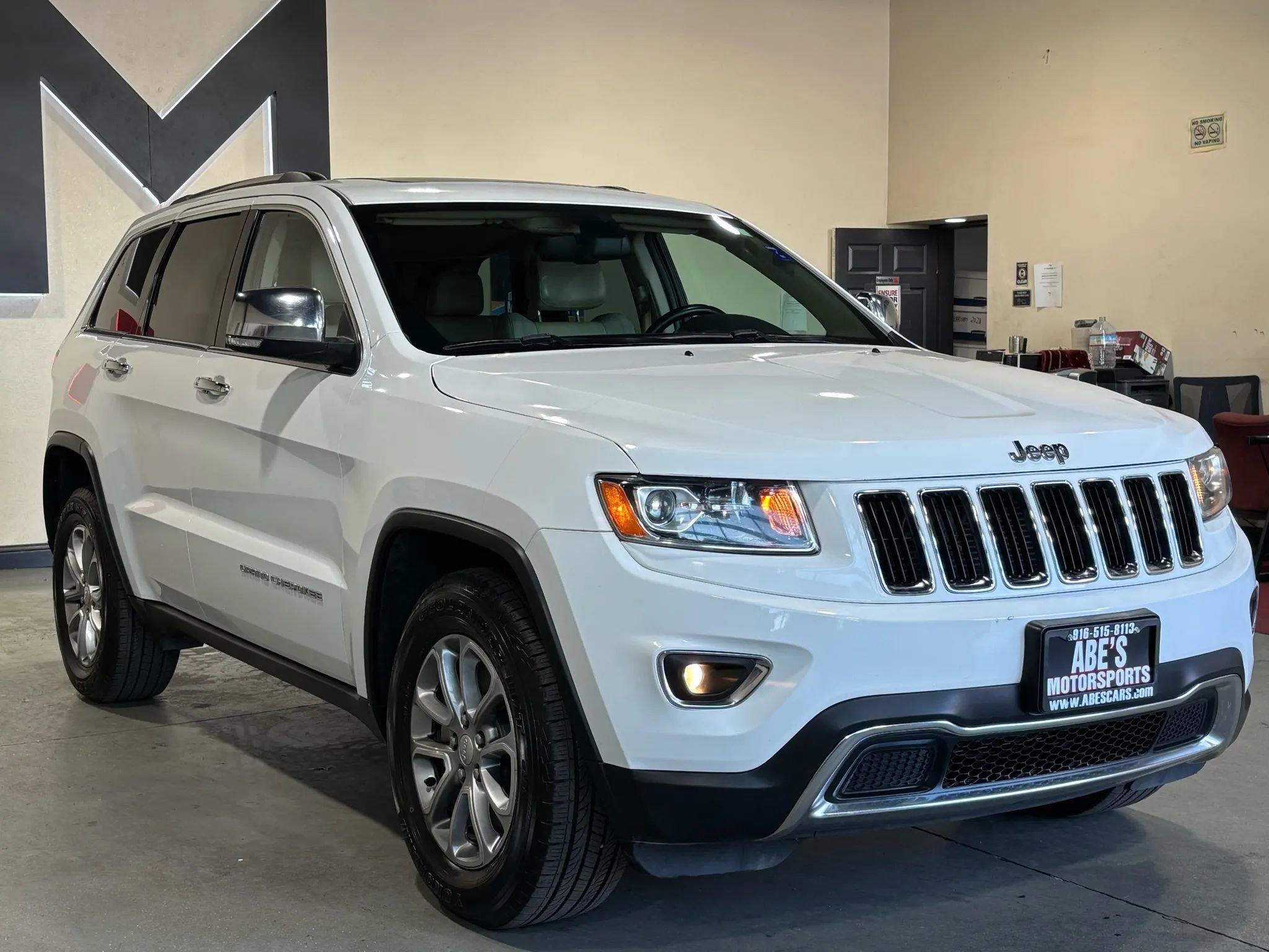 Used 2014 Jeep Grand Cherokee Limited AWD/4WD image 3