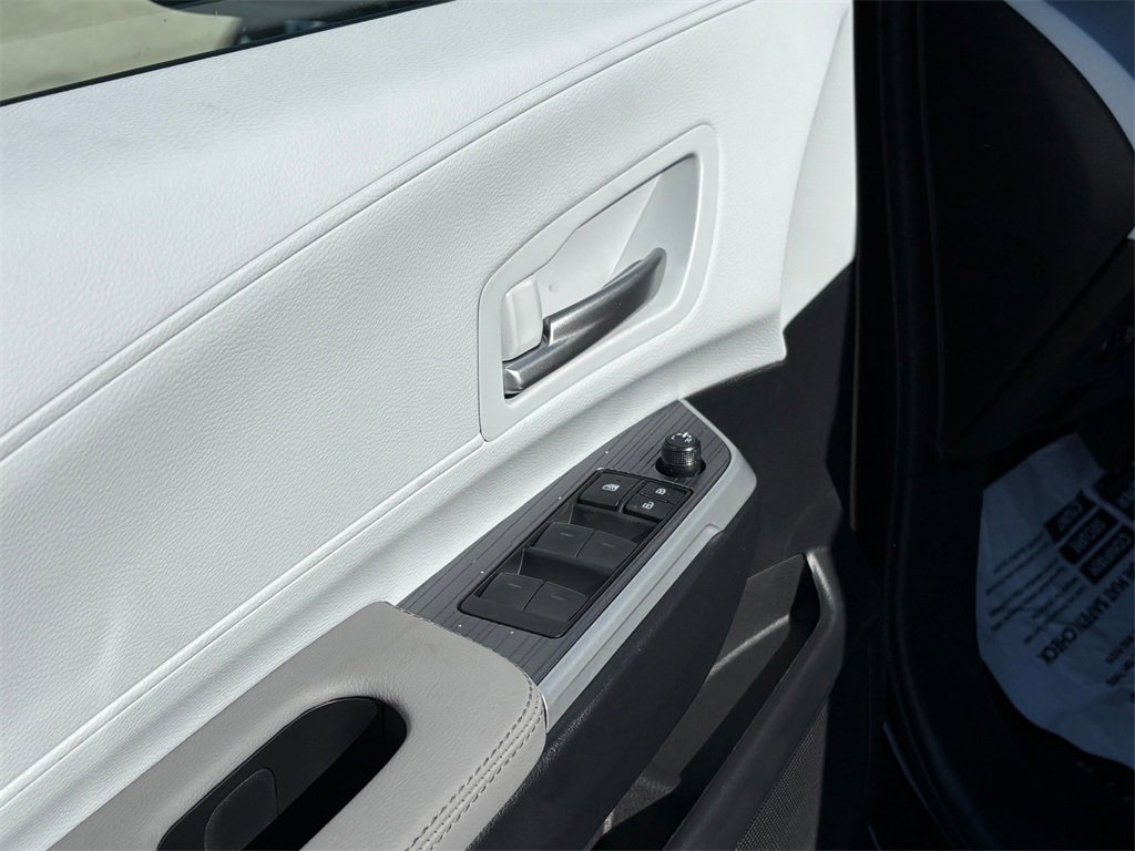 New 2026 Toyota Sienna XLE image 24
