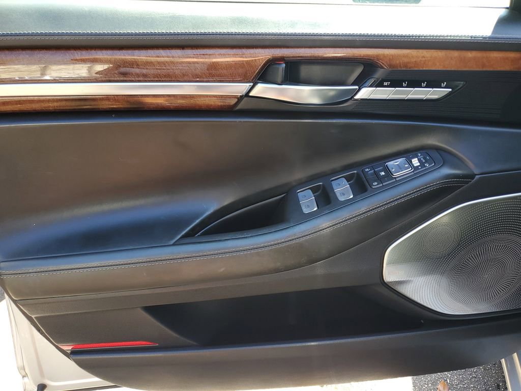 Used 2017 Genesis G90 3.3T Premium image 20