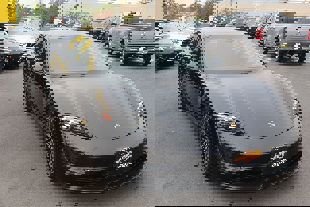 Used 2022 Porsche Taycan image 4