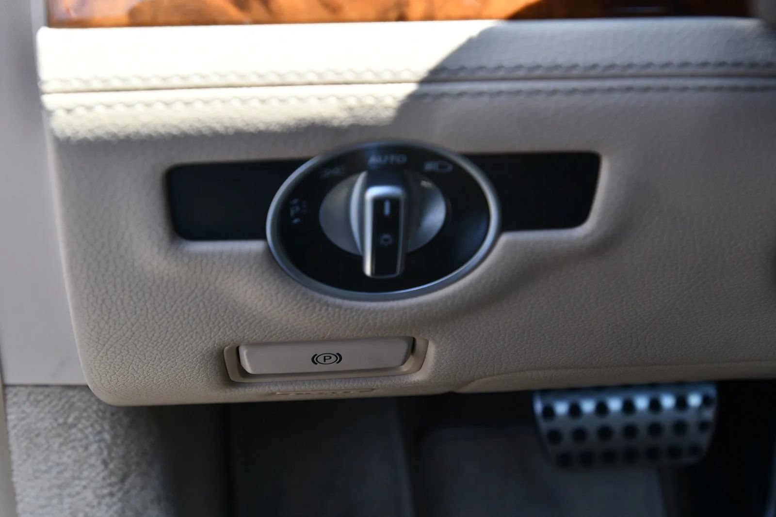 Used 2013 Mercedes-Benz SL 550 image 23