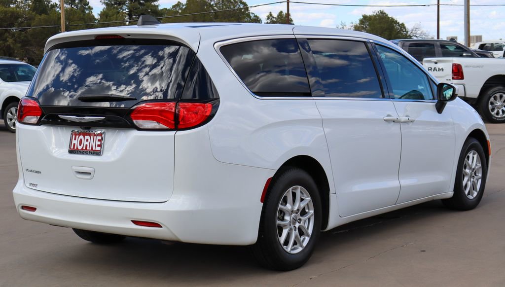 Used 2022 Chrysler Voyager LX FWD image 3
