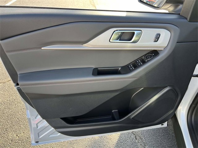 New 2025 Ford Explorer Active w/ Active Comfort Package image 12