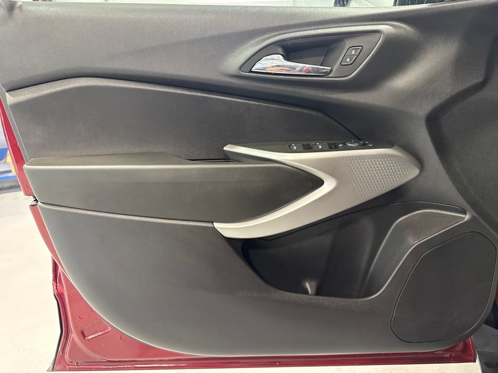 Used 2024 Chevrolet Trax LS w/ LS Convenience Package FWD image 28
