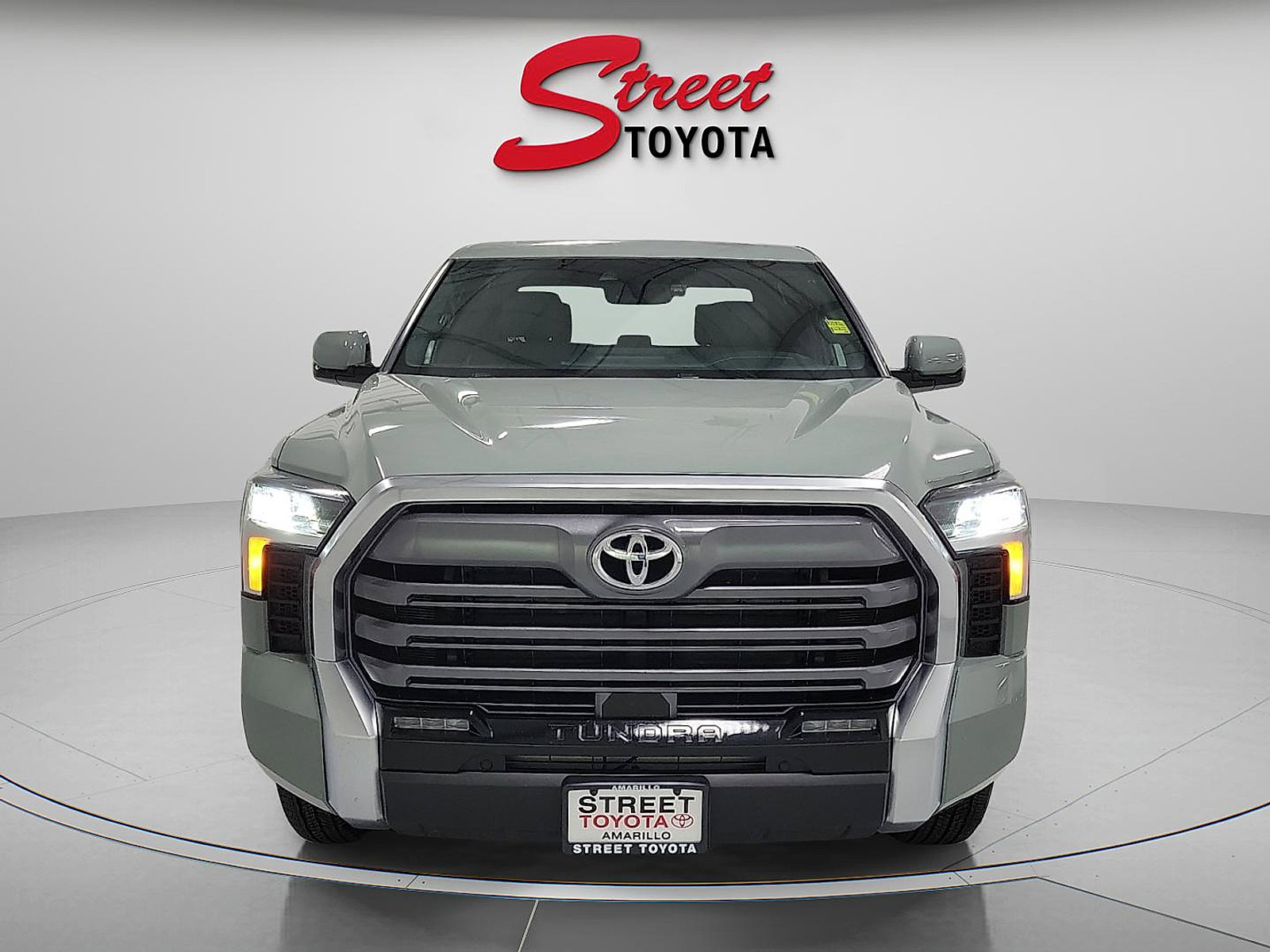 Used 2025 Toyota Tundra Limited AWD/4WD image 6