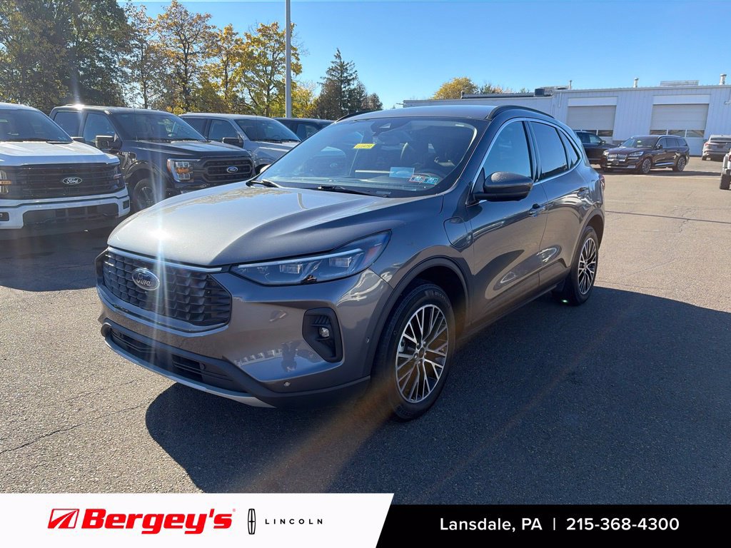 Used 2023 Ford Escape SE w/ PHEV Premium Package FWD image 1