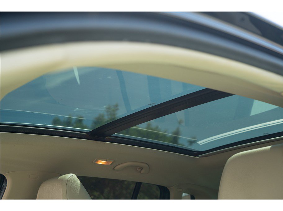 Used 2013 Volkswagen Tiguan S FWD image 4