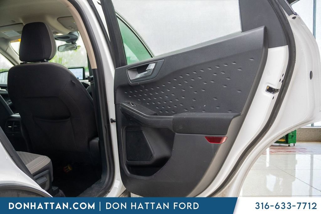 Used 2020 Ford Escape SE image 16