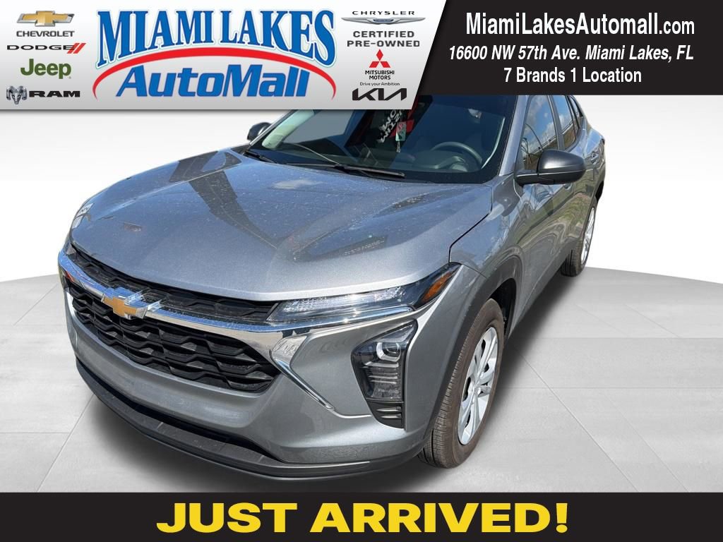 Used 2025 Chevrolet Trax LS image 1