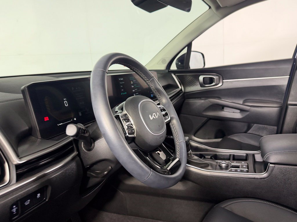 Used 2024 Kia Sorento EX w/ Panoramic Sunroof Package FWD image 18