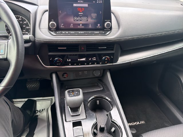 Used 2024 Nissan Rogue SV w/ SV Premium Package FWD image 20