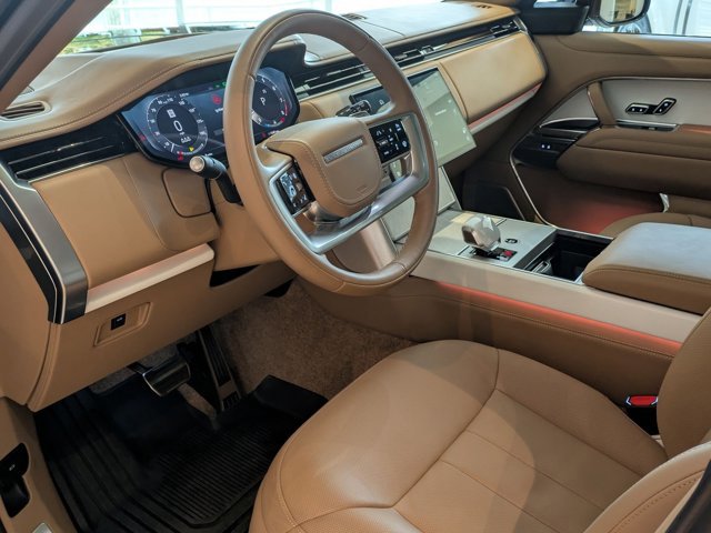 Used 2025 Land Rover Range Rover SV image 10