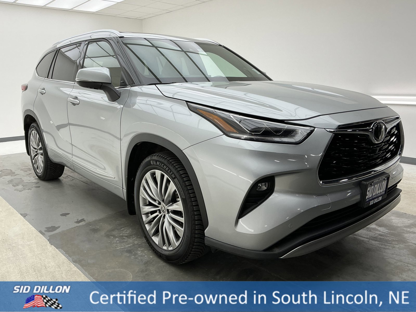 Used 2021 Toyota Highlander Platinum image 3