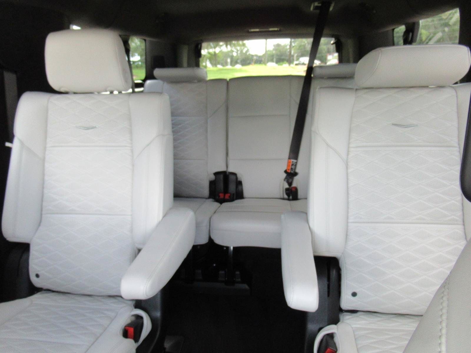 Certified 2026 Cadillac Escalade ESV Platinum Sport w/ LPO, ONYX Package AWD/4WD image 23