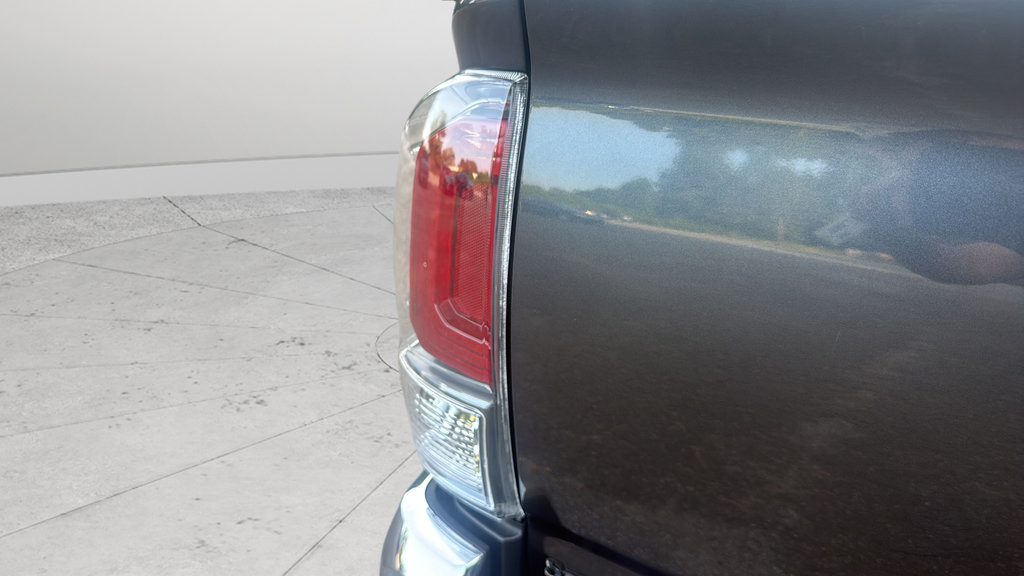 Used 2021 Toyota Tacoma SR5 RWD image 39