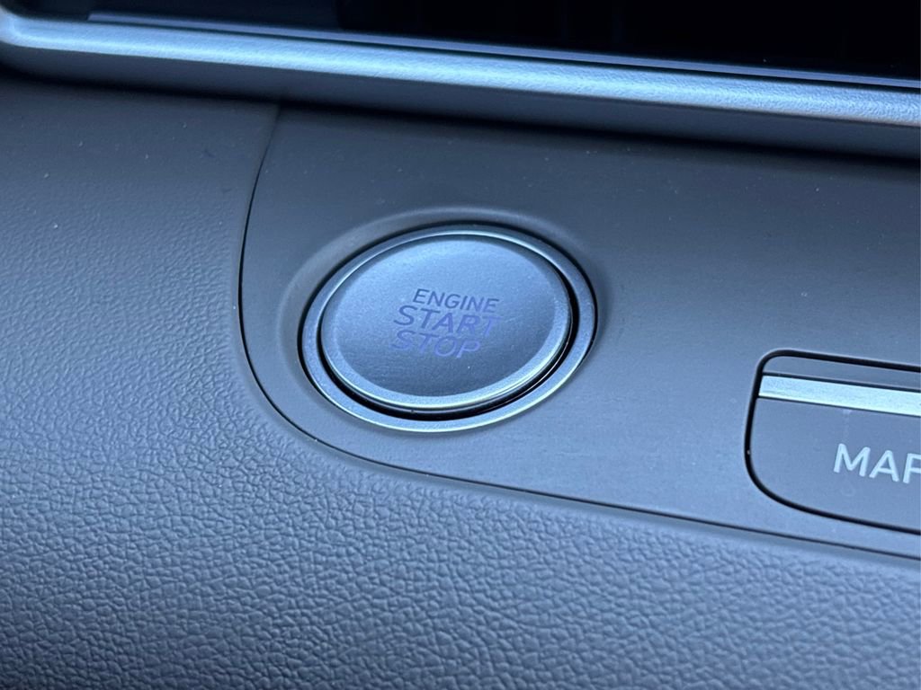 Certified 2025 Hyundai Elantra SEL image 27