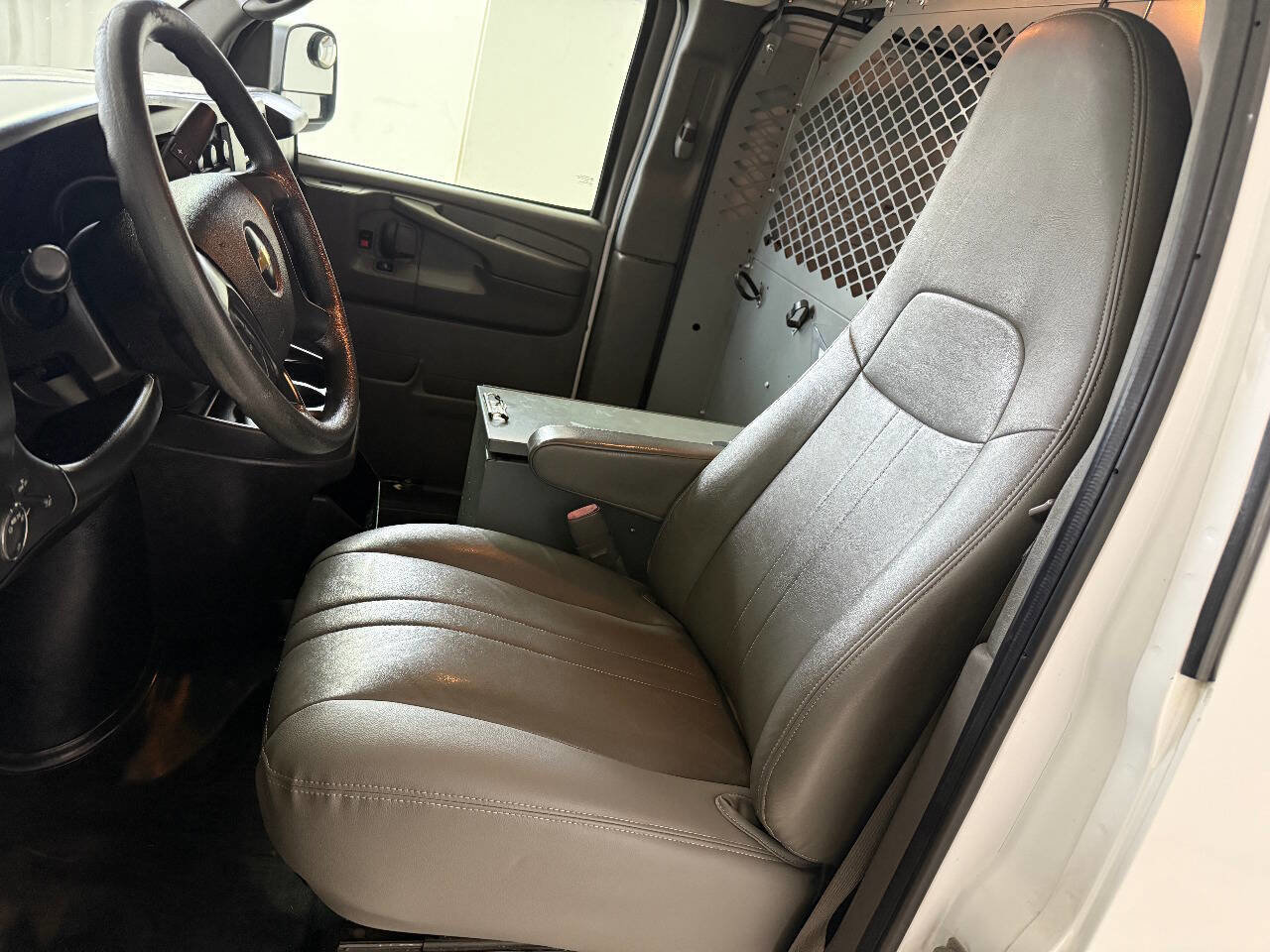 Used 2014 Chevrolet Express 3500 Extended RWD image 90