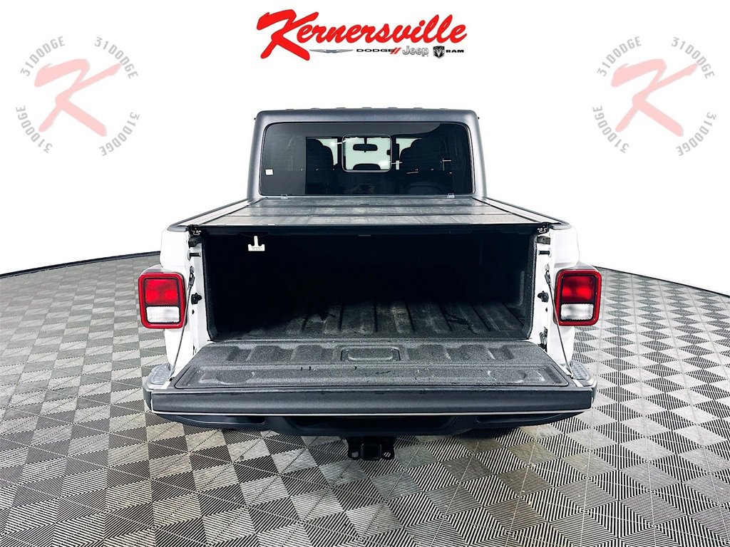Used 2022 Jeep Gladiator Willys image 29