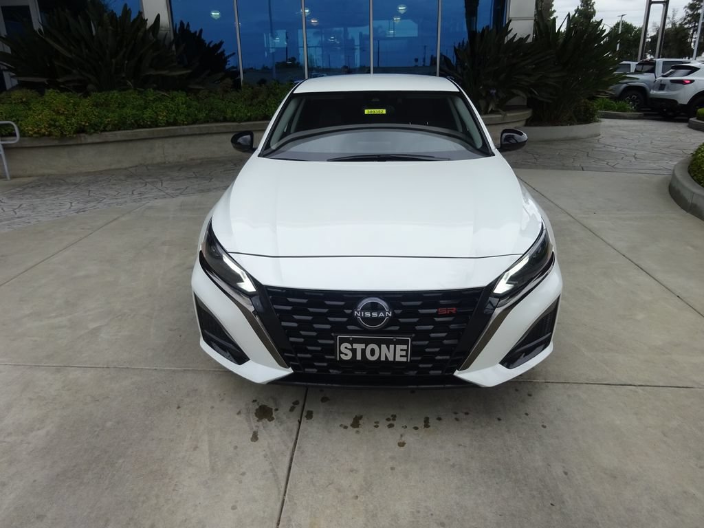 Used 2023 Nissan Altima 2.5 SR FWD image 2