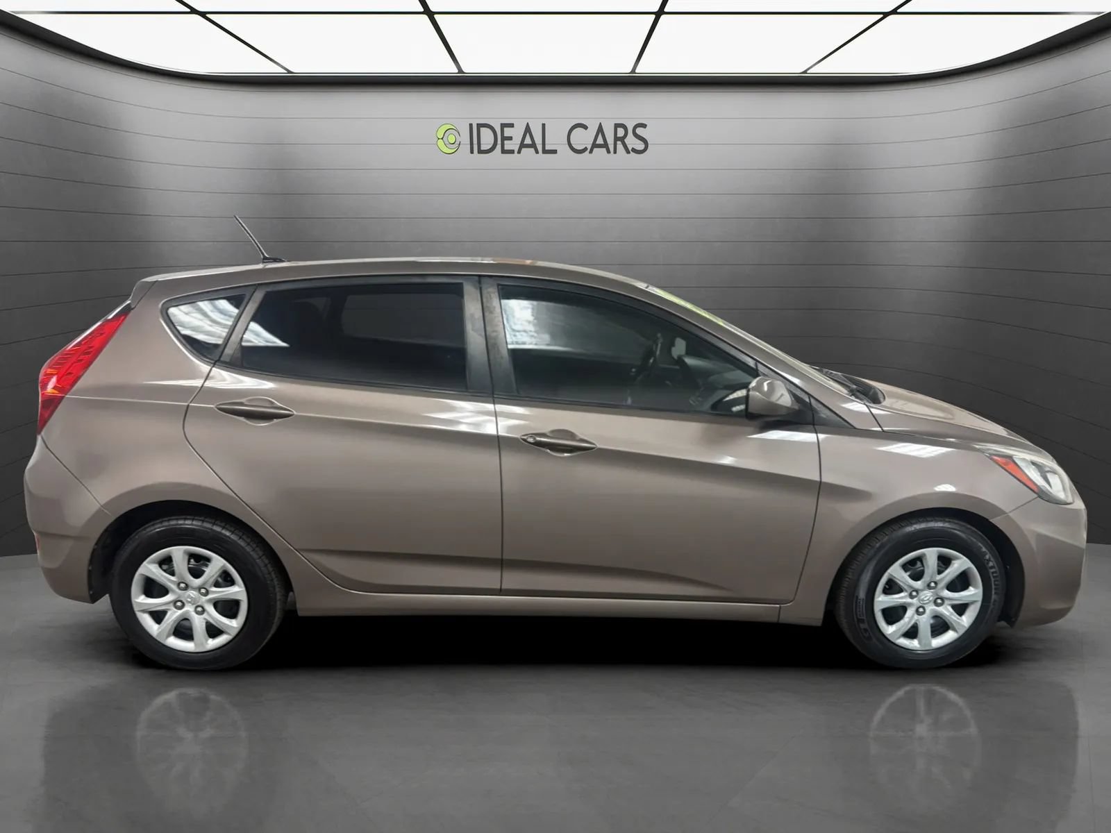 Used 2014 Hyundai Accent GS FWD image 4
