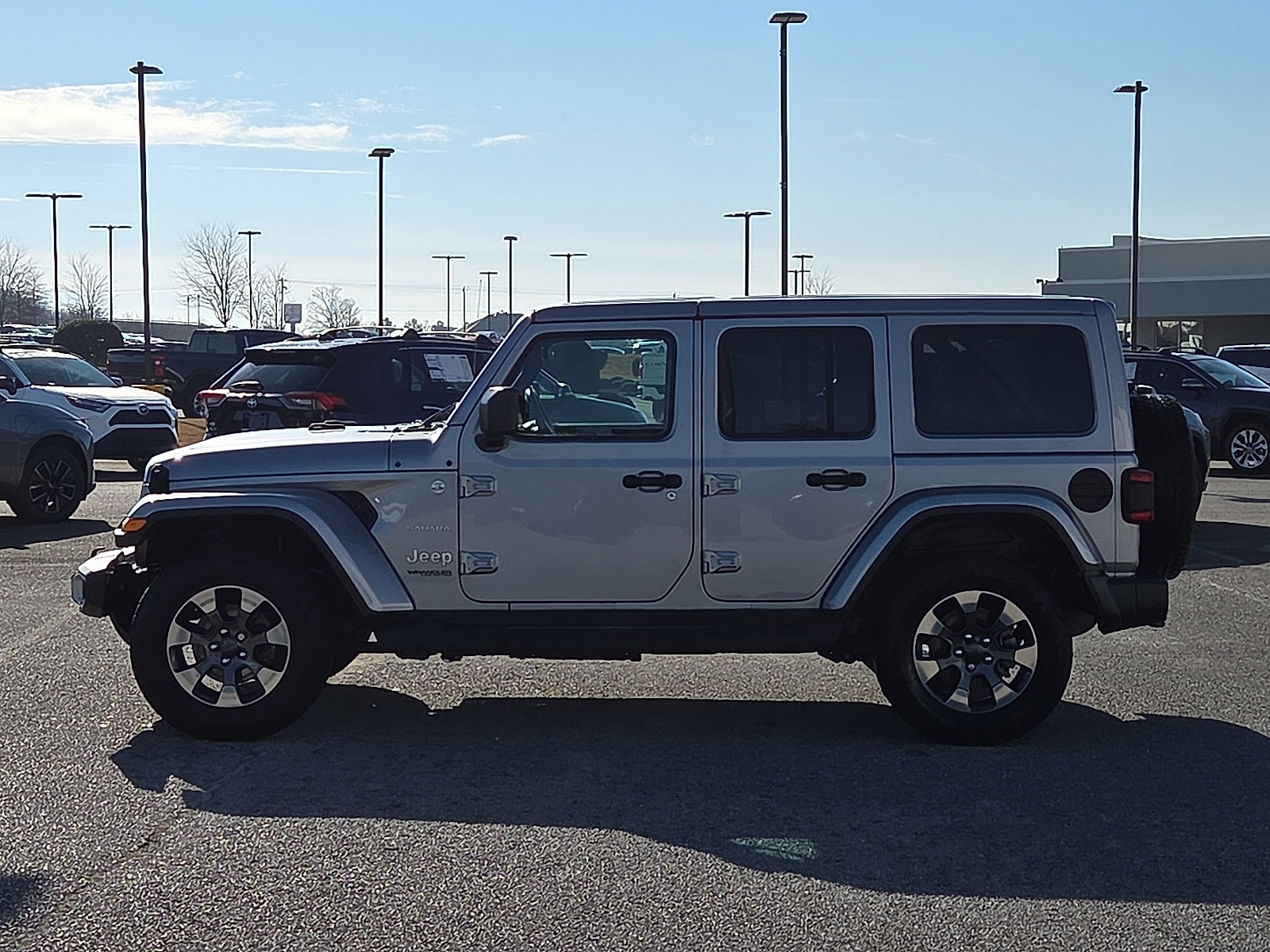 Used 2018 Jeep Wrangler Unlimited Sahara image 3