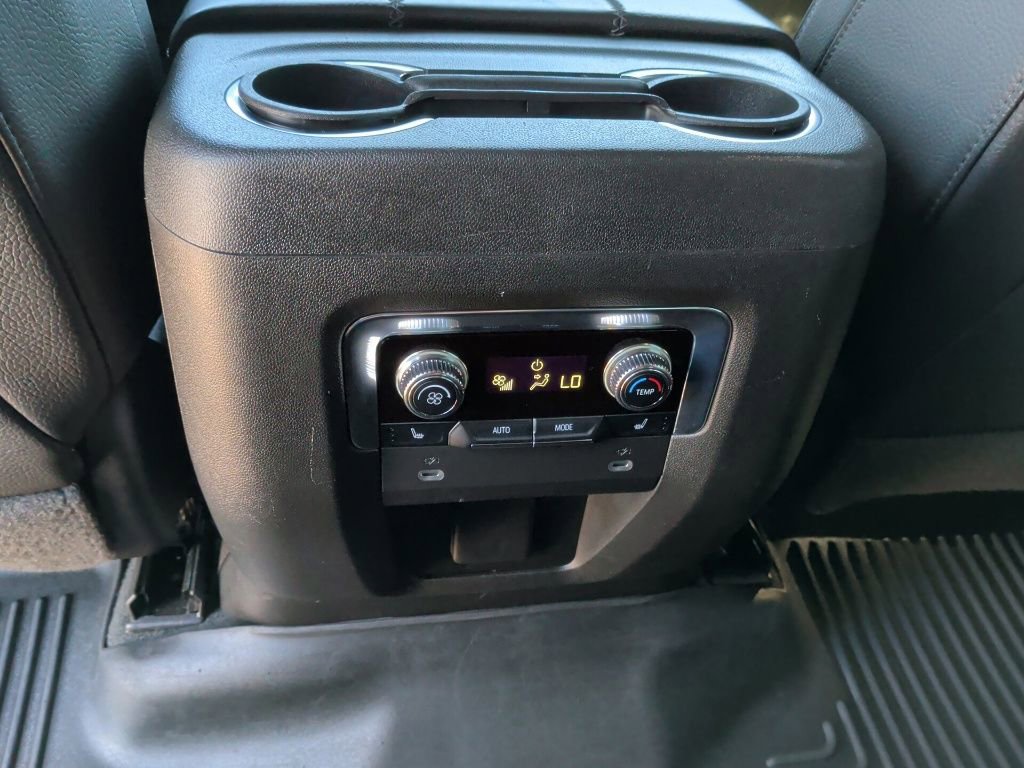 Used 2022 GMC Yukon XL Denali AWD/4WD image 40