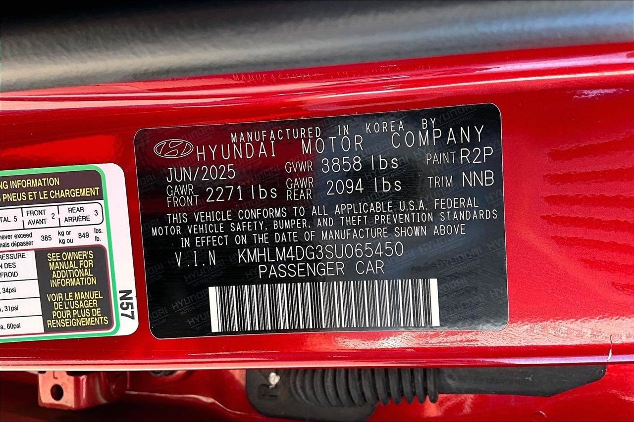 Used 2025 Hyundai Elantra Sport FWD image 21