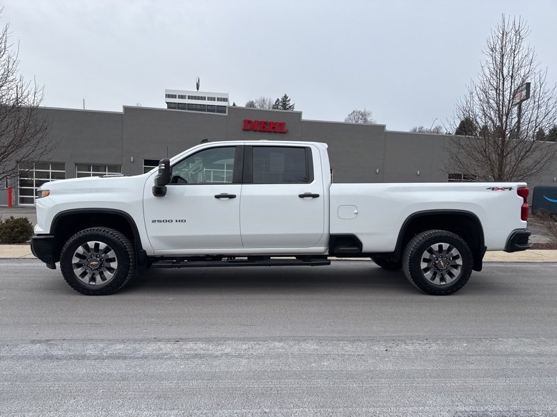 Used 2024 Chevrolet Silverado 2500 Custom w/ Custom Value Package image 4