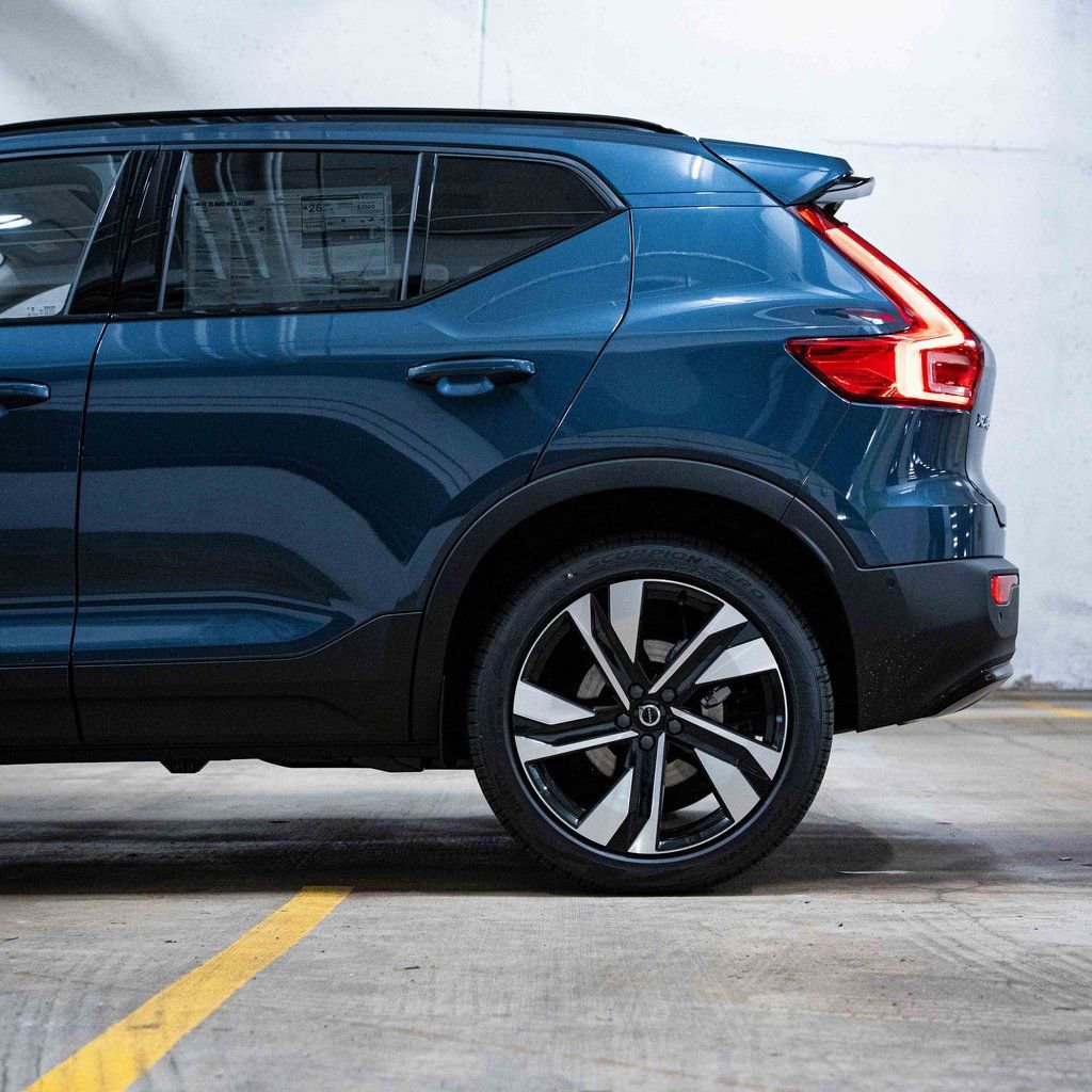 New 2026 Volvo XC40 B5 Ultra w/ Climate Package image 4