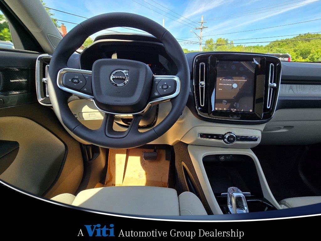 Used 2025 Volvo XC40 B5 Plus w/ Climate Package image 2