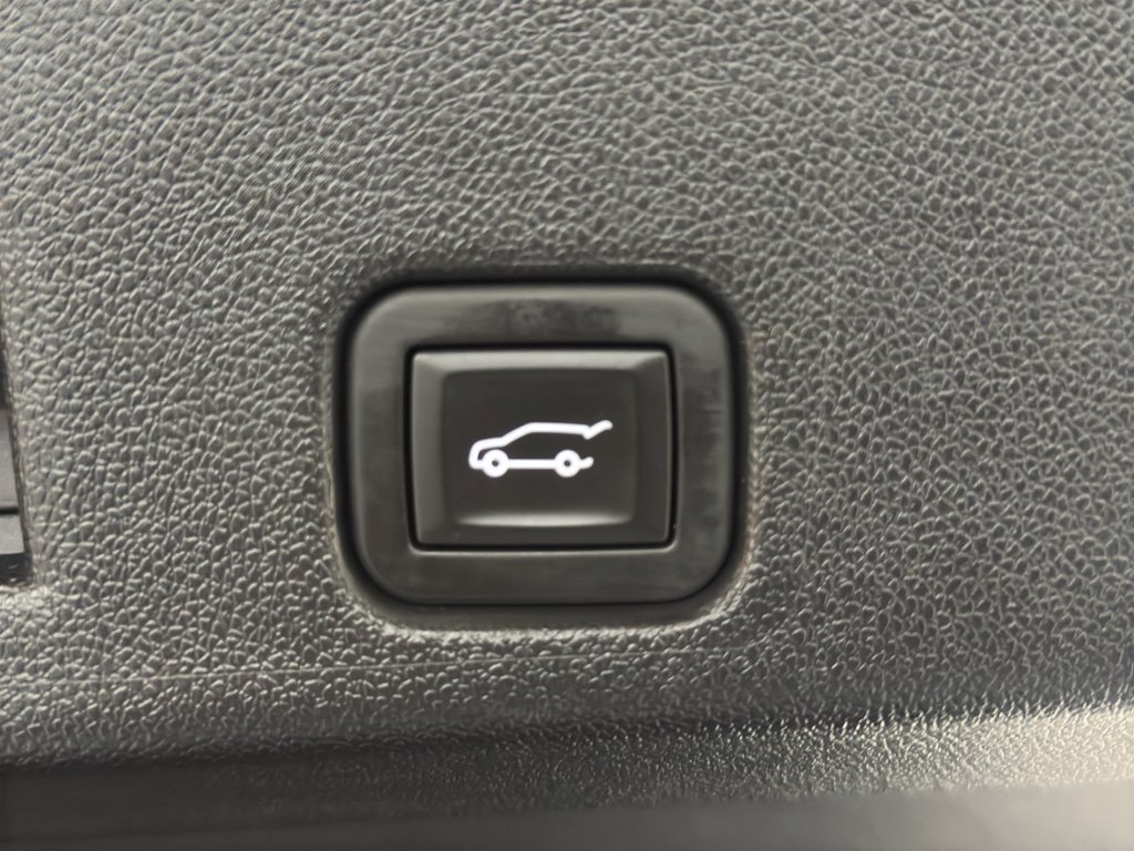 Used 2025 Chevrolet Traverse RS image 22