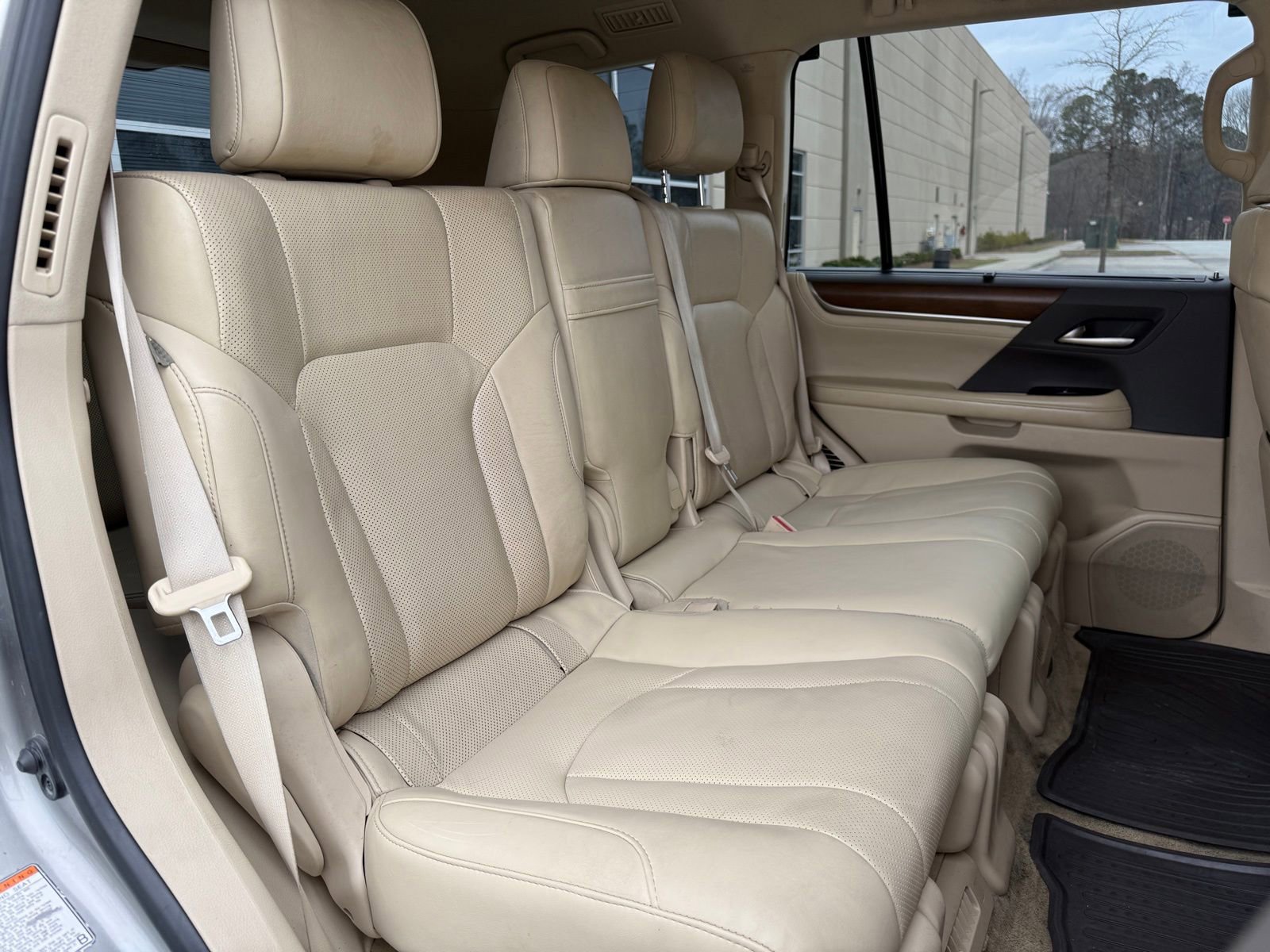 Used 2016 Lexus LX 570 4WD w/ Luxury Package image 39