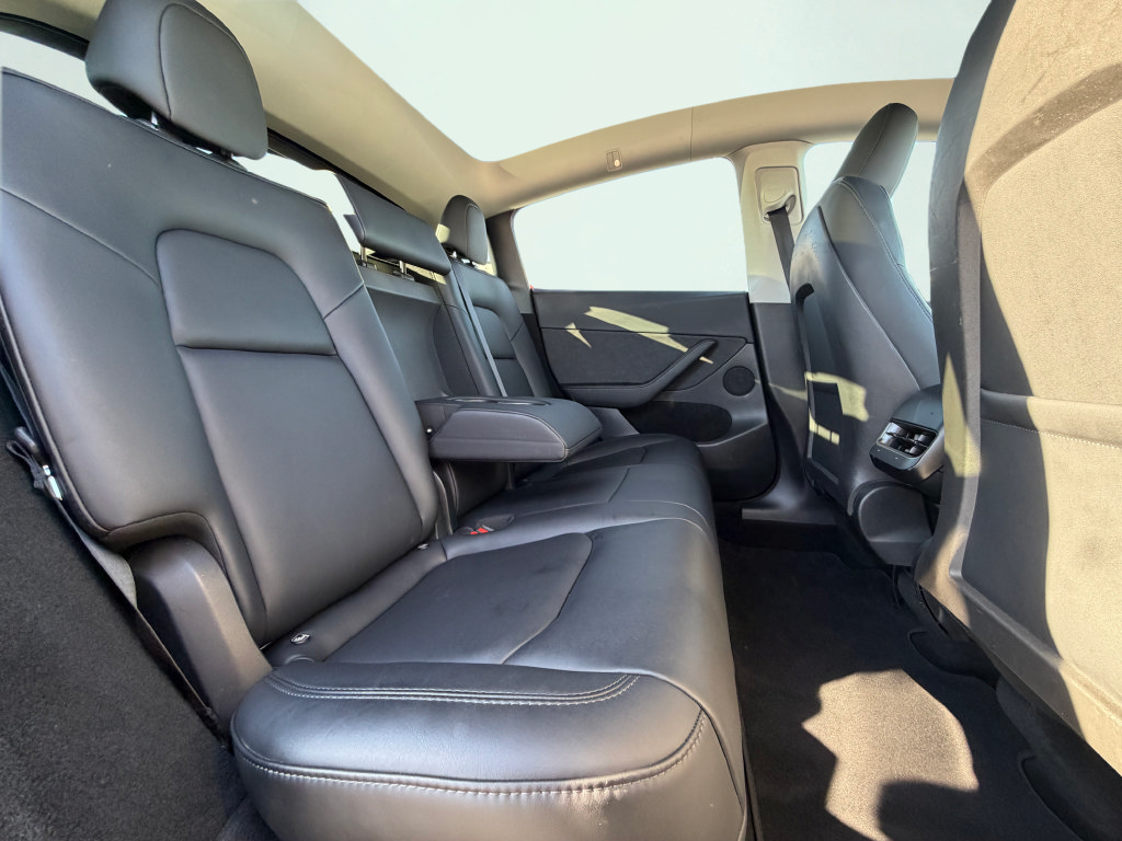 Used 2024 Tesla Model Y Long Range RWD image 30