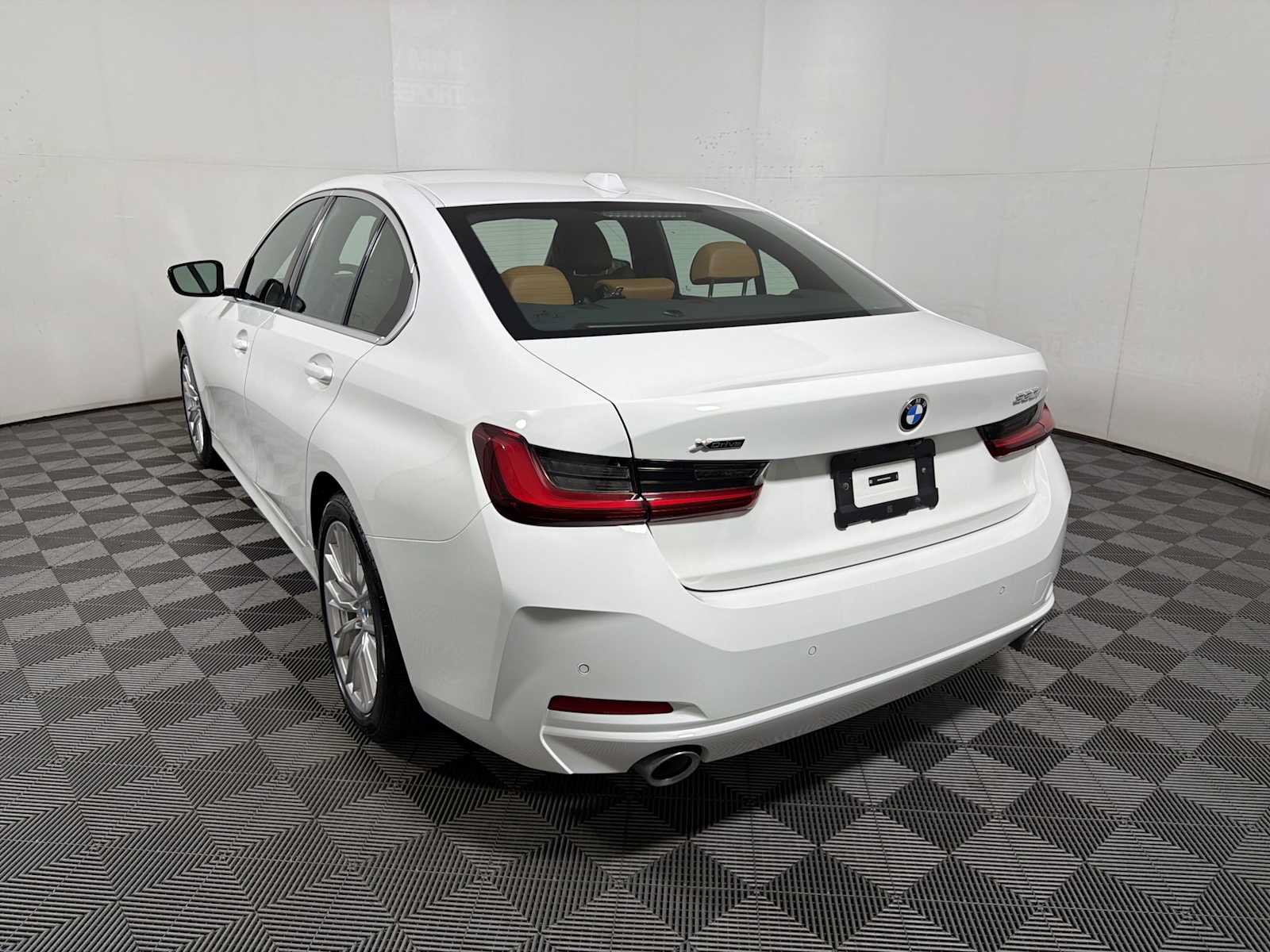 Used 2024 BMW 330i xDrive Sedan w/ Convenience Package AWD/4WD image 5
