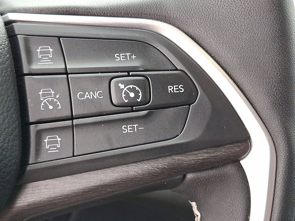 Used 2024 Jeep Grand Cherokee Limited AWD/4WD image 24