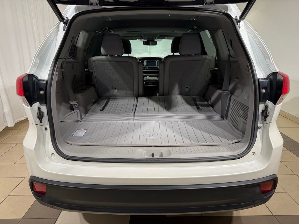 Used 2019 Toyota Highlander XLE image 12