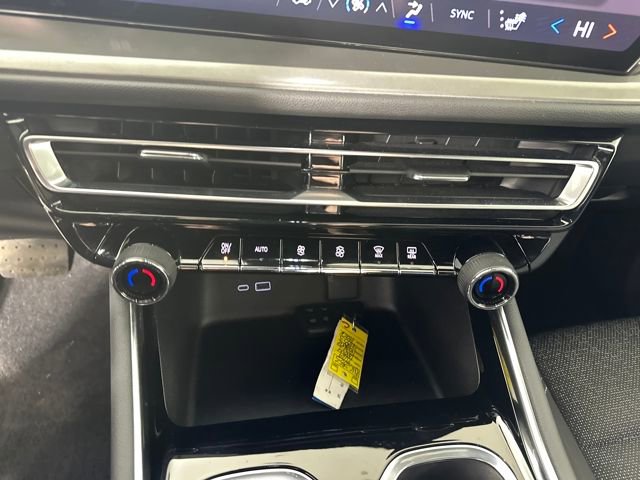 Used 2024 Chevrolet Traverse LS image 23