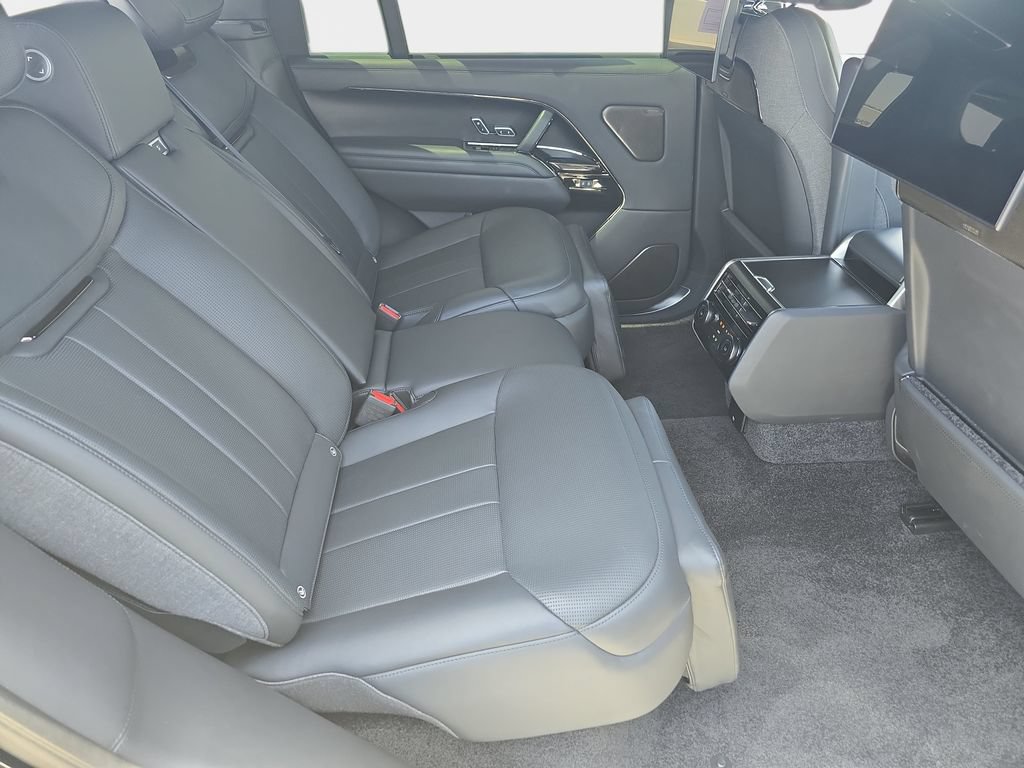 Certified 2023 Land Rover Range Rover SV AWD/4WD image 13