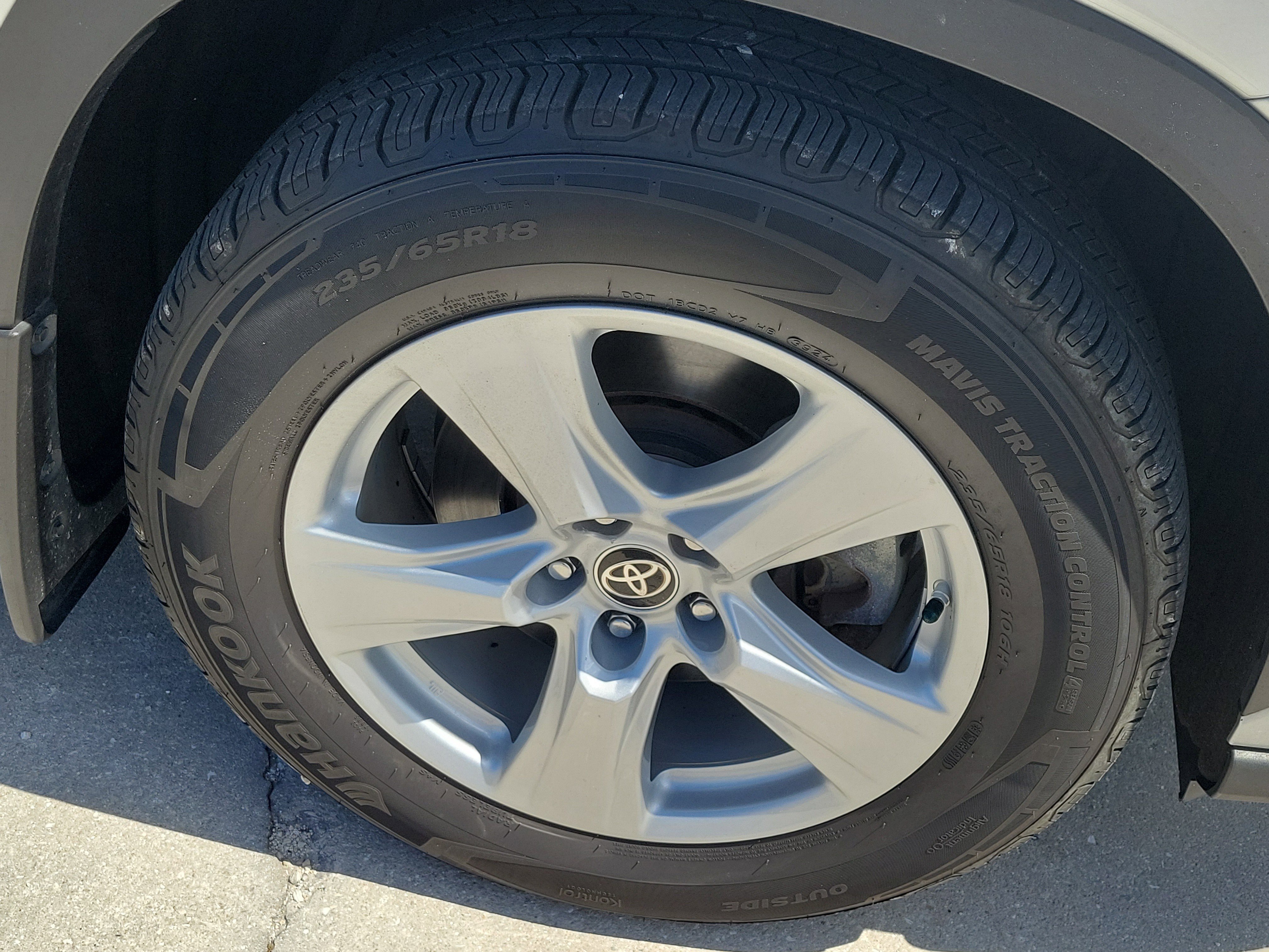 Used 2020 Toyota Highlander LE AWD/4WD image 8