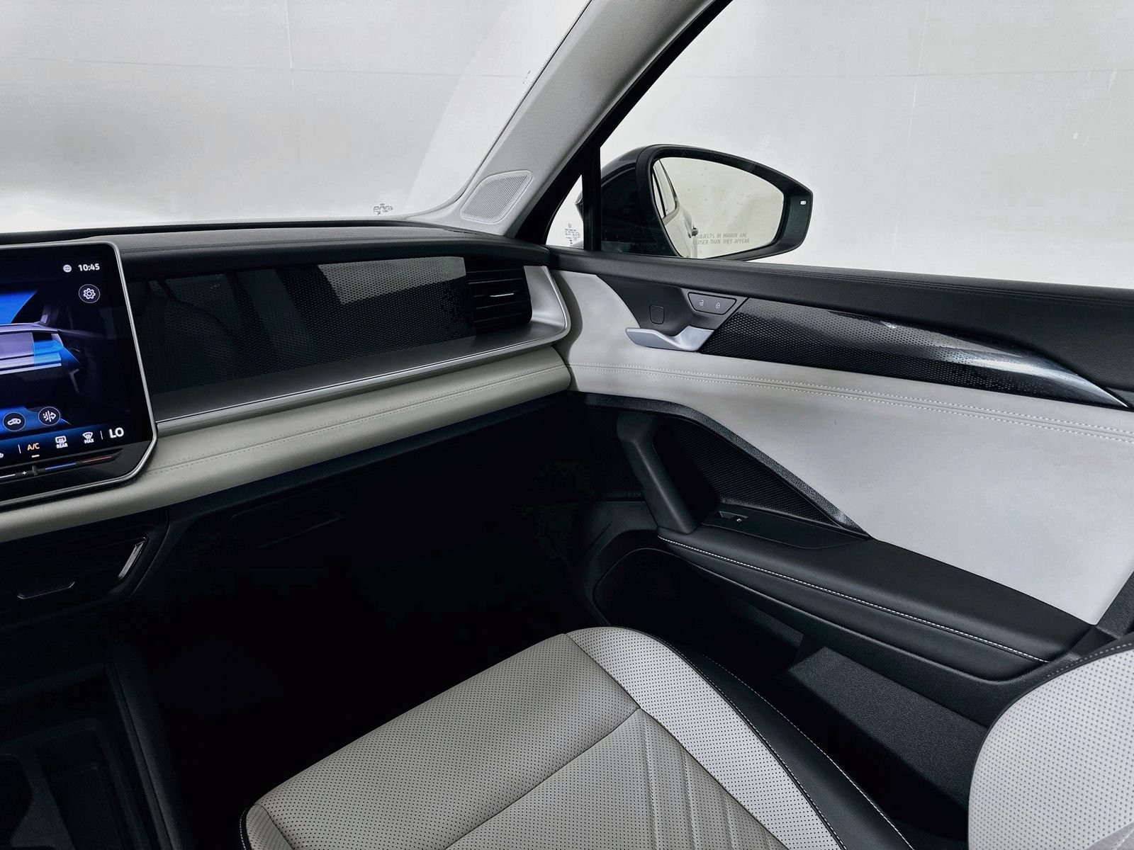 Certified 2025 Volkswagen Tiguan SE AWD/4WD image 22