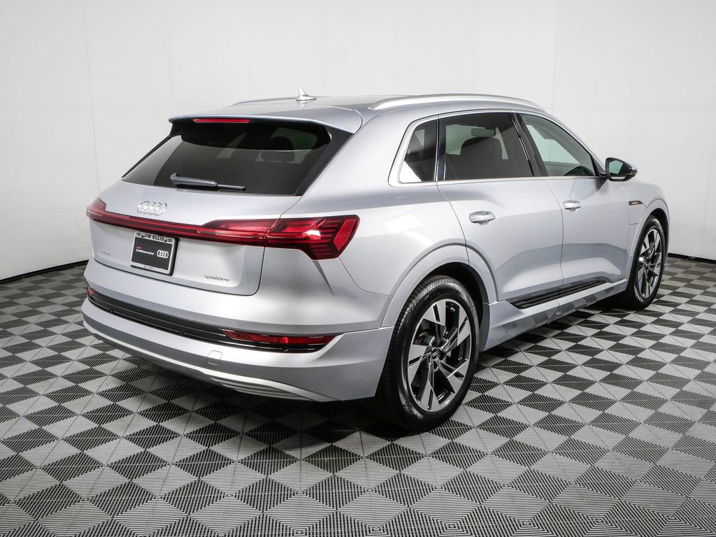 Certified 2022 Audi e-tron Premium AWD/4WD image 3