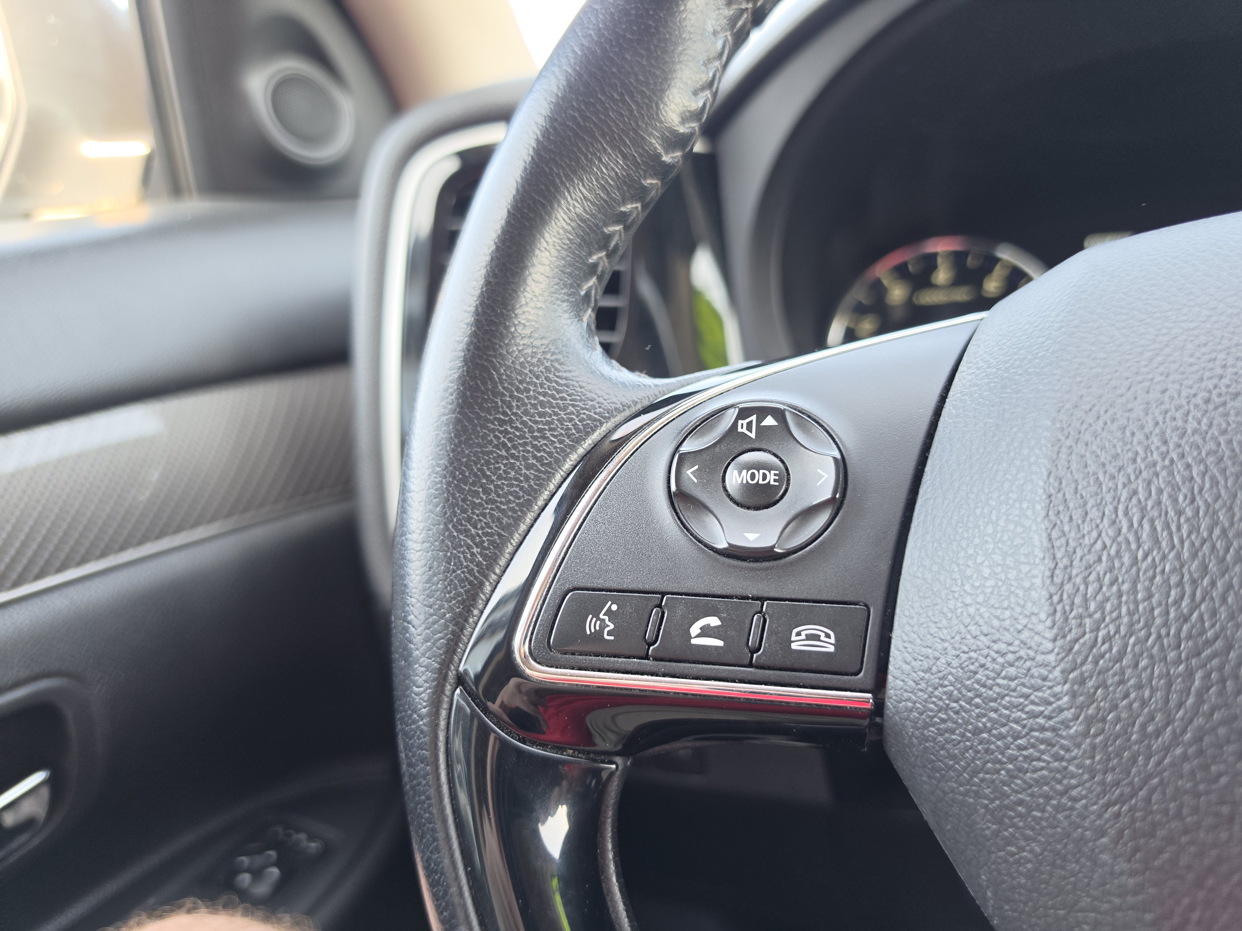 Used 2020 Mitsubishi Outlander SEL AWD/4WD image 19