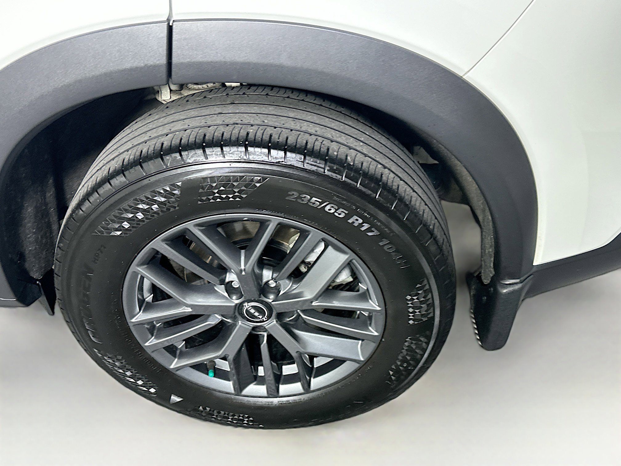 Used 2023 Nissan Rogue S image 11