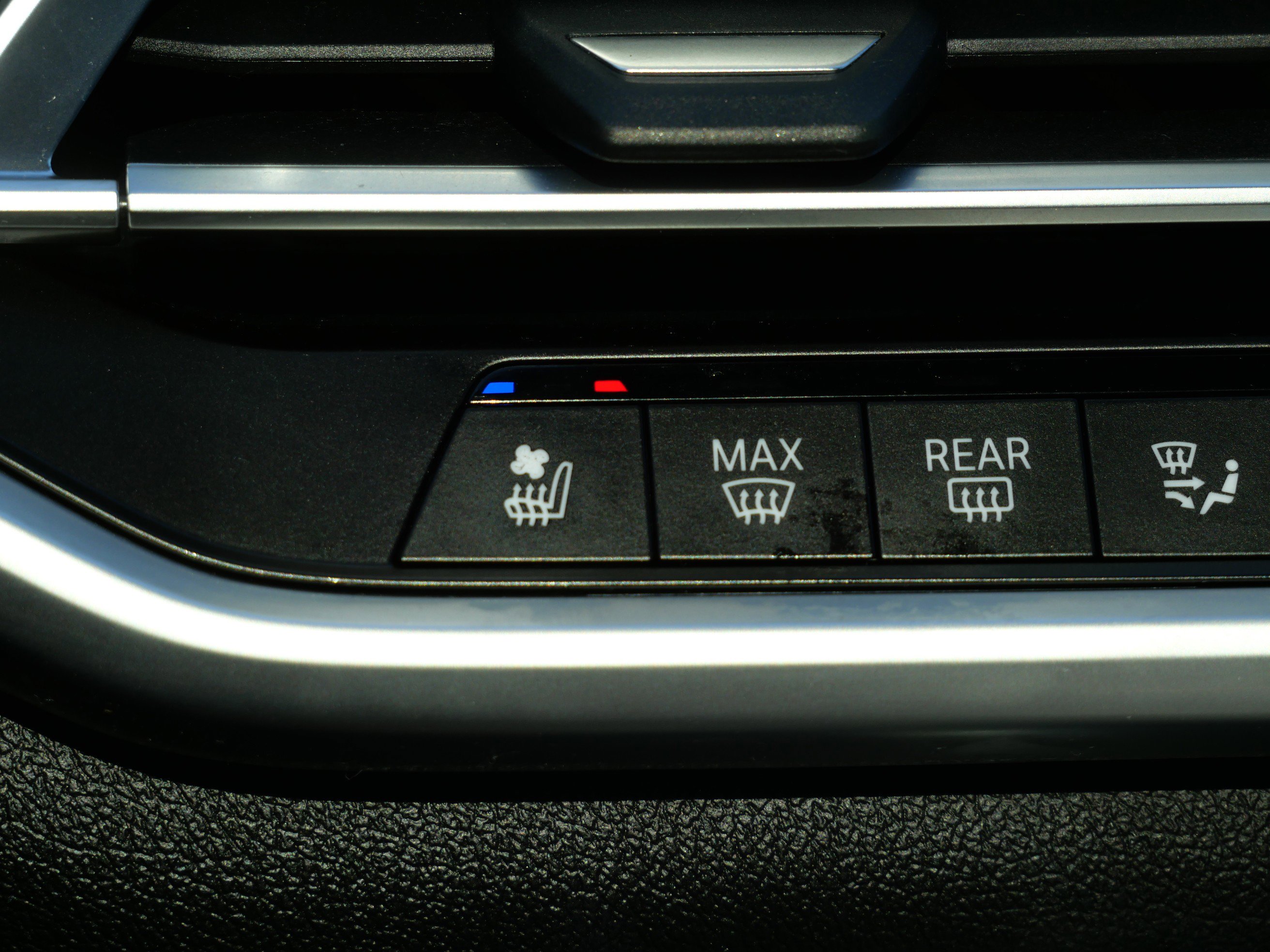 Used 2022 BMW X7 xDrive40i w/ M Sport Package AWD/4WD image 34