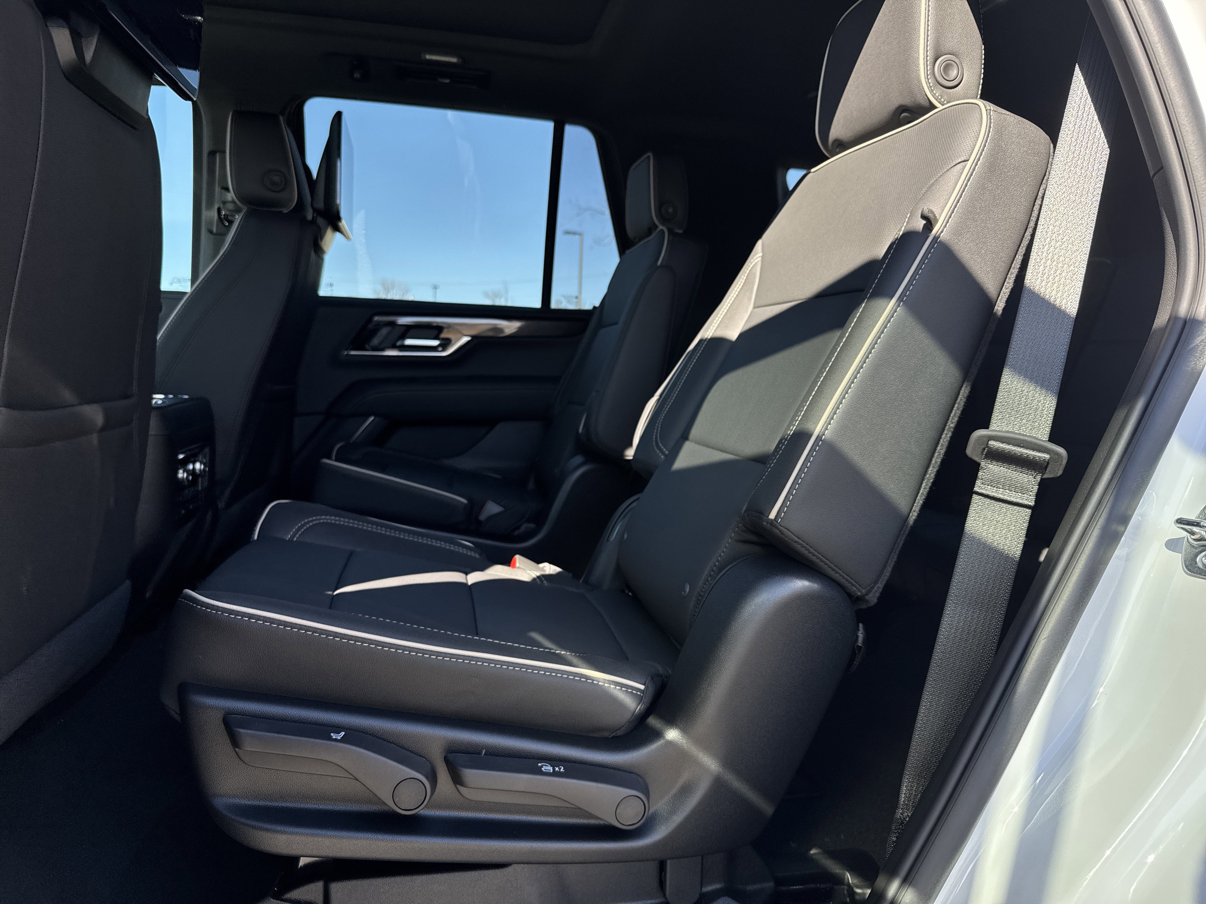 New 2026 GMC Yukon Elevation w/ Elevation Premium Package image 32