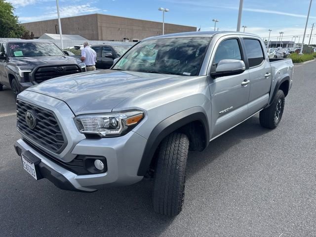 Used 2023 Toyota Tacoma TRD Off-Road w/ Technology Package AWD/4WD image 3